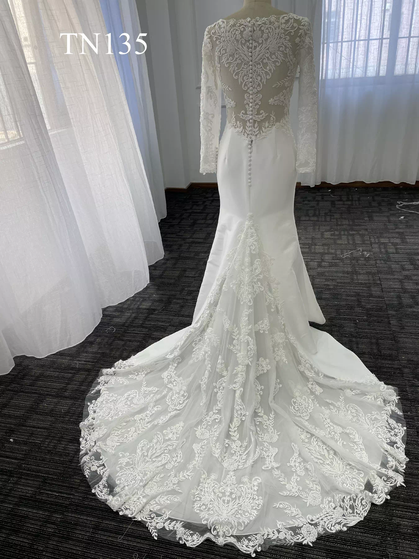 Mermaid Long Sleeve Wedding Dress Made to Order, Sexy Plunge Neck Sparkling  Lace Bridal Gown With Low Back and Long Sleeves 